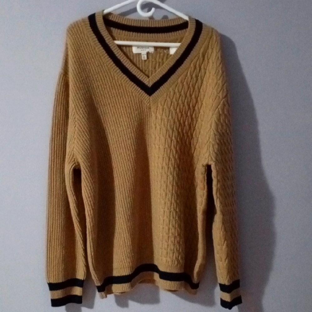 Hudson NWT Tan V-Neck Men's Sweater